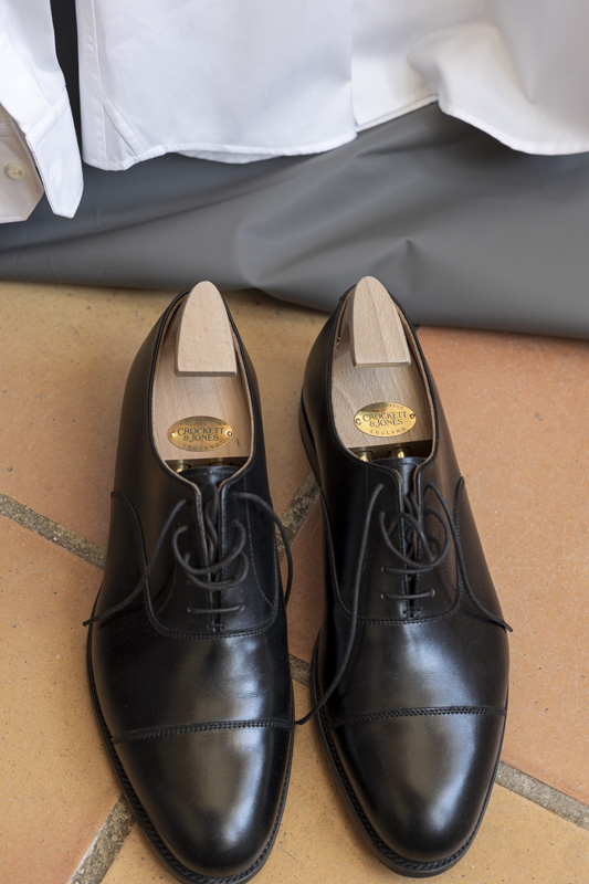 Chaussures de mariage du marié – Photographe de mariage aux Pennes-Mirabeau, Aix-en-Provence et Martigues