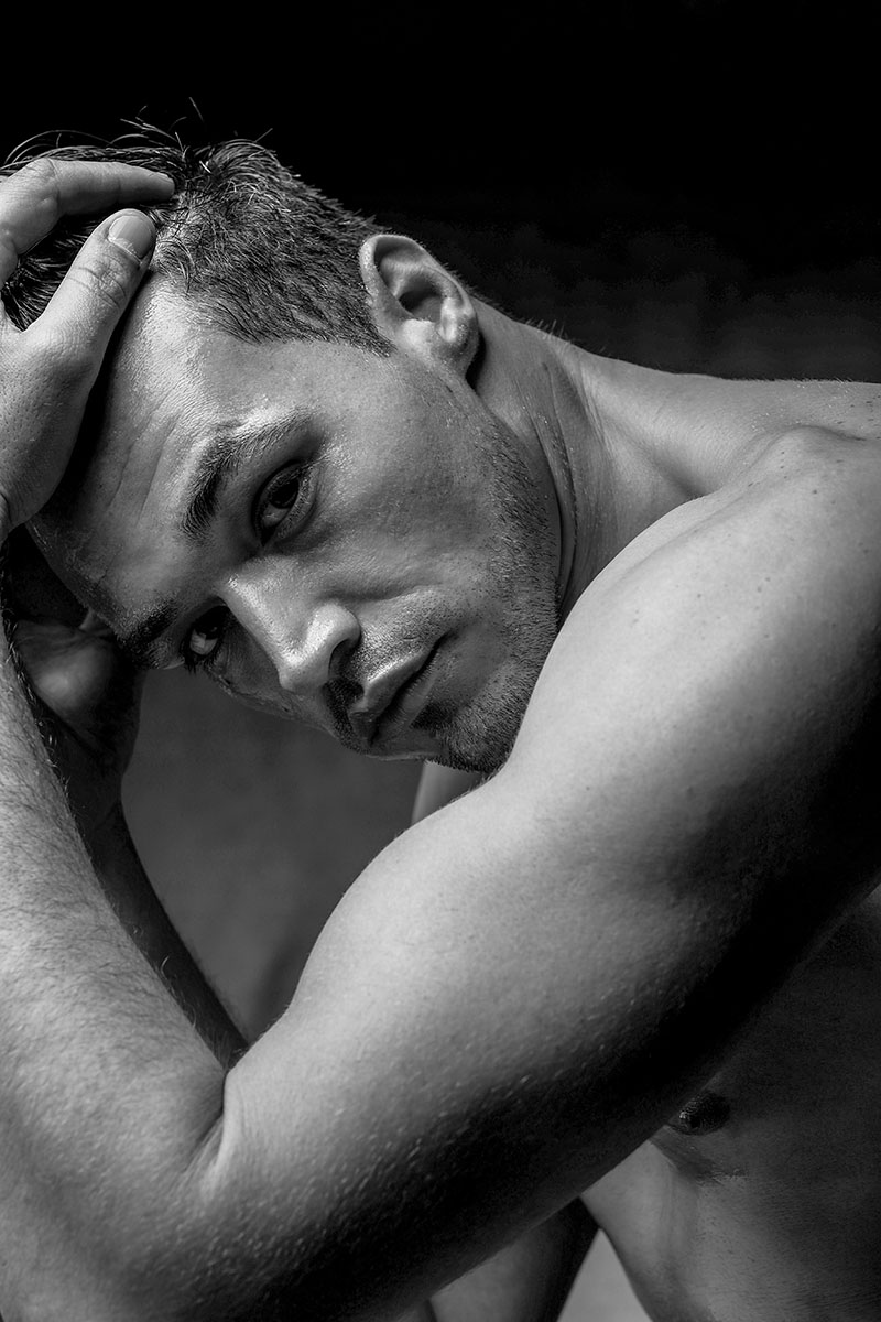 AYMERICK Portrait homme noir & blanc en studio – M.Studiophoto13